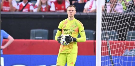 Karl Hein, en un partido amistoso del Arsenal.