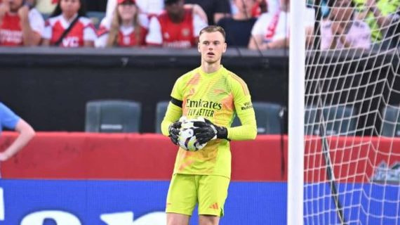 Karl Hein, en un partido amistoso del Arsenal.