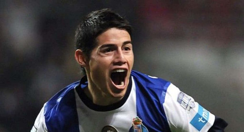 James celebra un gol con el Porto