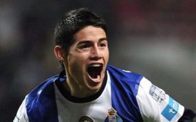 James celebra un gol con el Porto