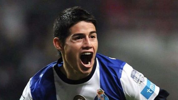 James celebra un gol con el Porto