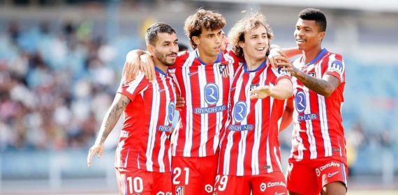 Javi Serrano celebra un gol con Joao Félix, Correa y Reinildo.
