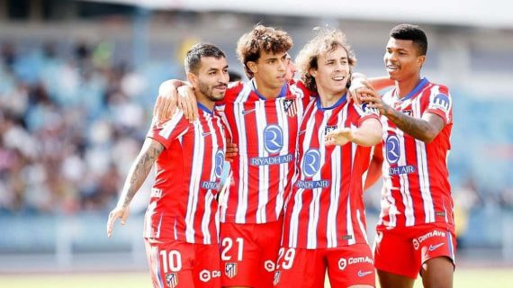 Javi Serrano celebra un gol con Joao Félix, Correa y Reinildo.