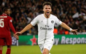 Juan Bernat celebrando un gol con el PSG.