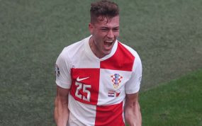 Luka Sucic celebra durante la pasada Eurocopa.