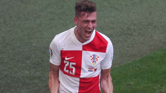 Luka Sucic celebra durante la pasada Eurocopa.