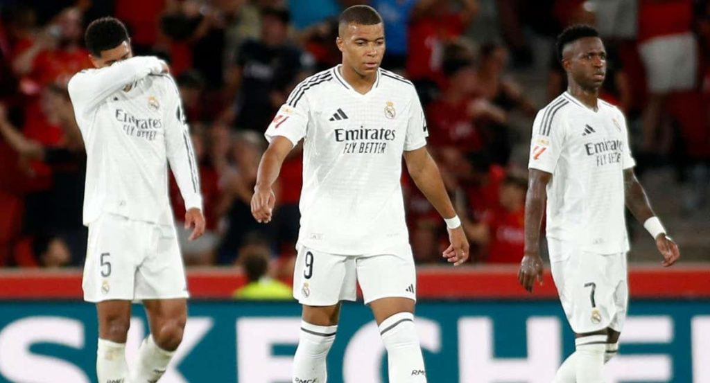 Bellingham, Mbappé y Vinicius, después del gol de Muriqi.