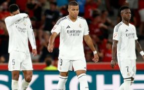 Bellingham, Mbappé y Vinicius, después del gol de Muriqi.