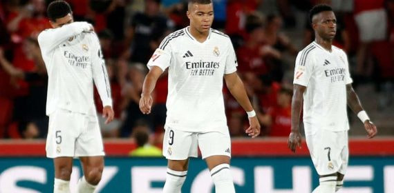 Bellingham, Mbappé y Vinicius, después del gol de Muriqi.