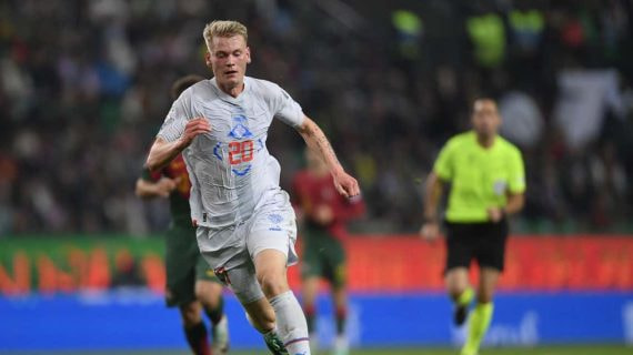 Orri Oskarsson, en un partido con la seleccón de Islandia, es el elegido por la Real para ser el '9'.