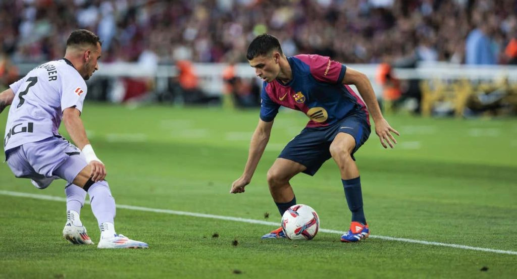 Pedri en una acción del partido ante el Athletic.