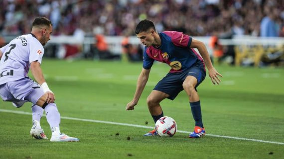 Pedri en una acción del partido ante el Athletic.