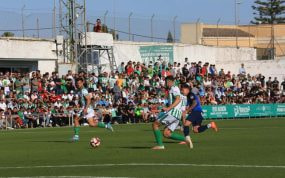 Un partido de Primera RFEF.