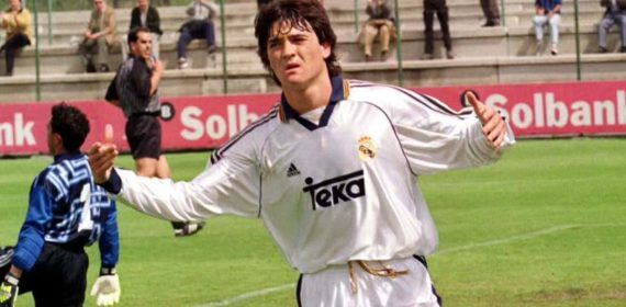 Tote, en un partido con el Real Madrid.