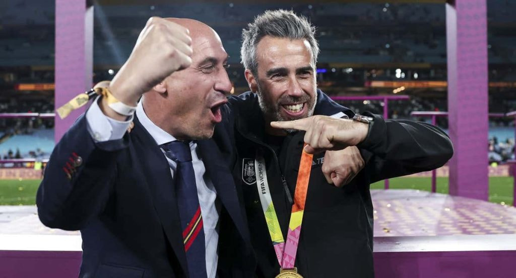Luis Rubiales y Jorge Vilda celebran el Mundial femenino ganado el 20 de agosto de 2023 en Sídney.