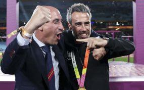 Luis Rubiales y Jorge Vilda celebran el Mundial femenino ganado el 20 de agosto de 2023 en Sídney.