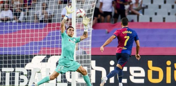 Álex Padilla contra el Barça.