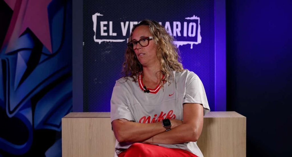 Amaya Valdemoro charla junto a Quique Peinado en El Vestuario de Relevo