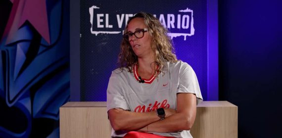 Amaya Valdemoro charla junto a Quique Peinado en El Vestuario de Relevo