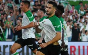 Andrés Martín celebra un gol con el Racing.