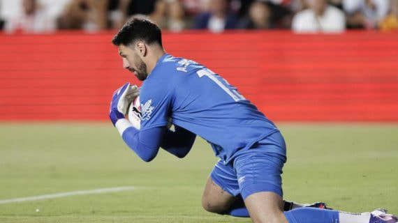 Batalla durante su debut con el Rayo Vallecano.