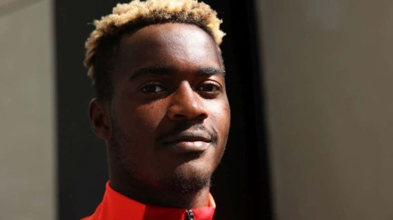 Abou Bassinga posa para Relevo en Miranda de Ebro.