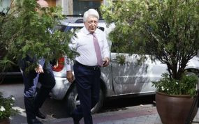Enrique Cerezo, llegando a la comida de presidentes con el Real Madrid.