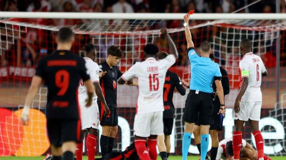 Eric García fue expulsado en el minuto 10.