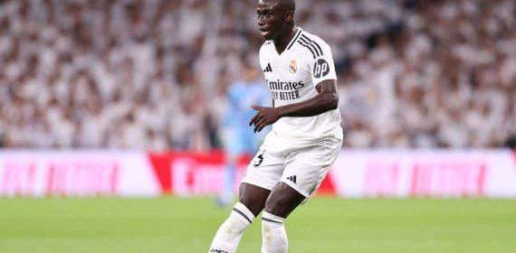 Ferland Mendy durante el partido ante el Betis.