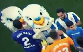Hugo Mallo, condenado por su saludo a la mascota del Espanyol en abril de 2019.