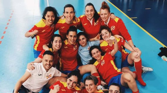 Jugadoras de la Selección de fútbol sala femenino ganan el oro en la Sordolimpiadas disputadas en marzo.