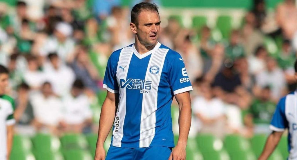 Kike García, durante un partido con el Alavés.