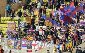 La afición del Barcelona en Mónaco con una pancarta de carácter nazi.
