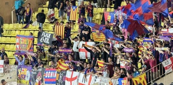 La afición del Barcelona en Mónaco con una pancarta de carácter nazi.