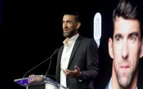 Michael Phelps, en un acto reciente, hablando de su carrera deportiva. Todos quieren ser como él.