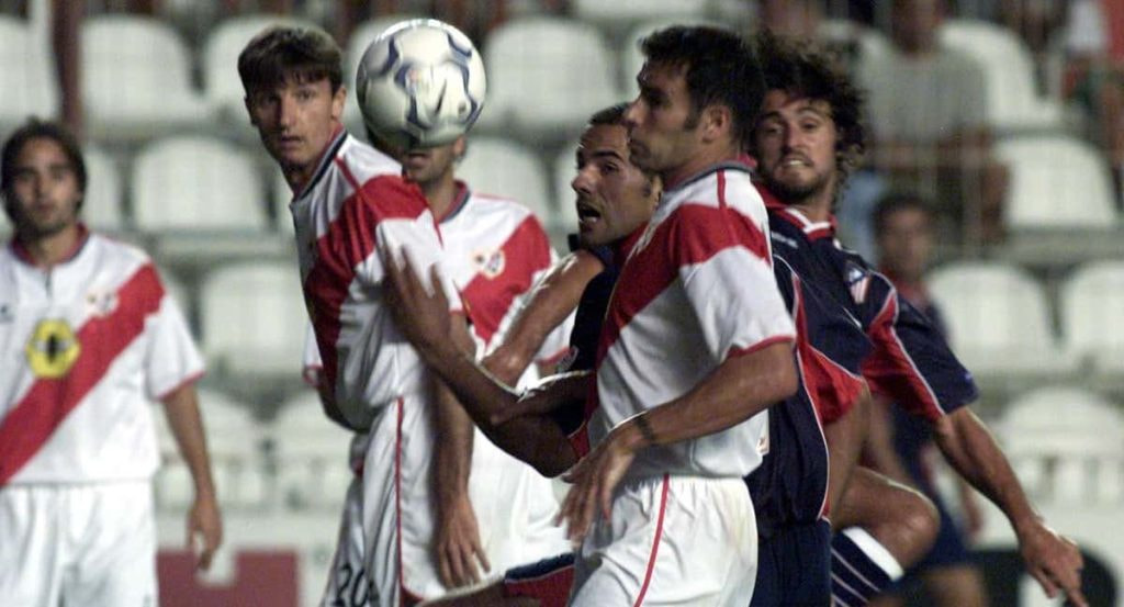 Mami Quevedo, con el Rayo, y Kiko, en el Atleti, pugnan por un balón.