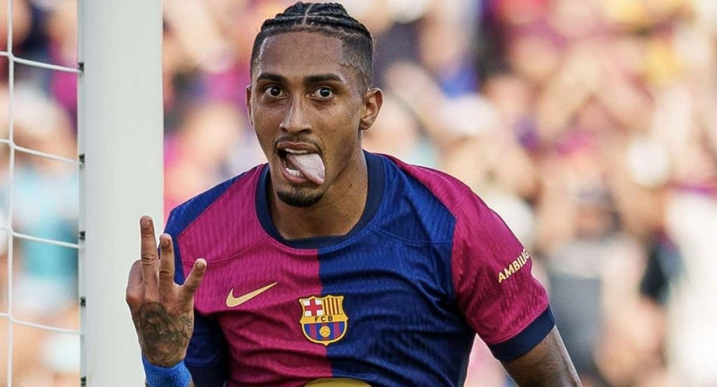 Raphinha marcó un hat-trick ante el Valladolid.