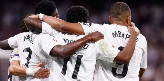 Vinicius, Rodrygo y Mbappé celebran un gol contra el Espanyol.