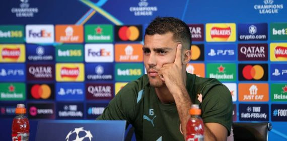 Rodri Hernández durante su comparecencia en la previa de la Champions League.