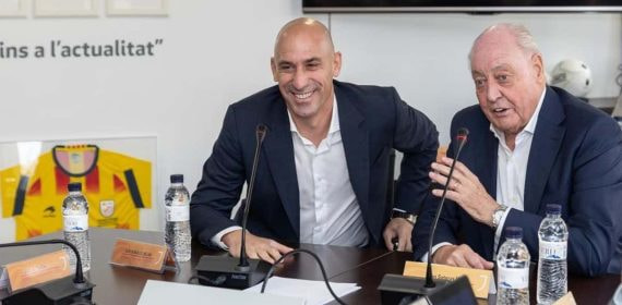Joan Soteras junto a Luis Rubiales, expresidente de la RFEF, en mayo del 2023.
