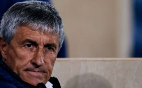 Quique Setién antes de un partido.