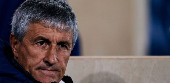Quique Setién antes de un partido.
