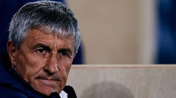 Quique Setién antes de un partido.