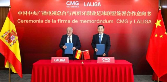 Tebas, en la firma del acuerdo.