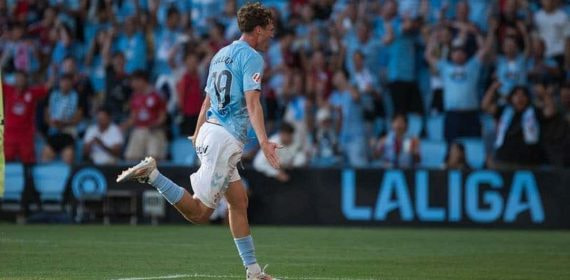 Swedber celebra un gol con el Celta.