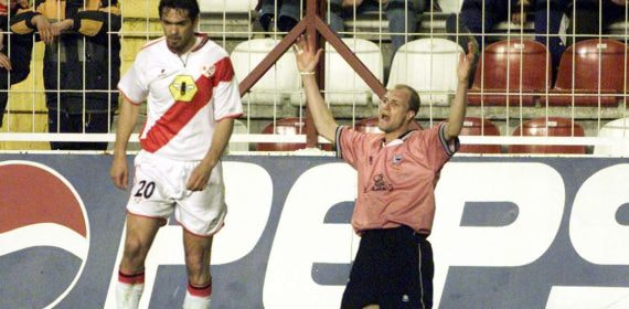 Gerhard Poschner y Jordi Cruyff, en el choque de cuartos en Vallecas.
