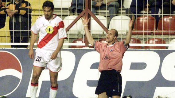 Gerhard Poschner y Jordi Cruyff, en el choque de cuartos en Vallecas.