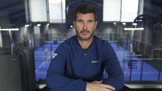 'Quini', exjugador de fútbol, recibe a Relevo en su club, Padel Sense.
