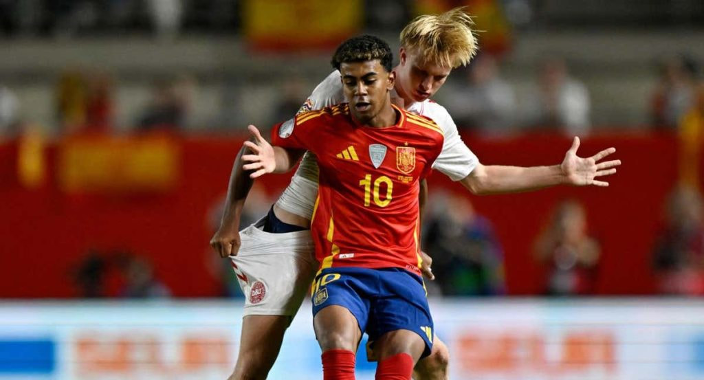 Lamine Yamal, durante el partido entre España y Dinamarca.