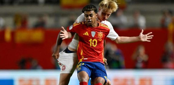 Lamine Yamal, durante el partido entre España y Dinamarca.
